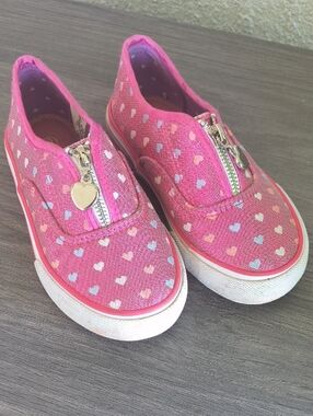 Girls Pink Heart-Print Slip-On Sneakers with Heart Zipper